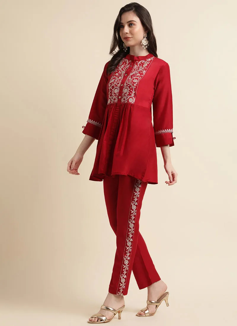 Chinon Kurta and Pant Set with Embroidery Work