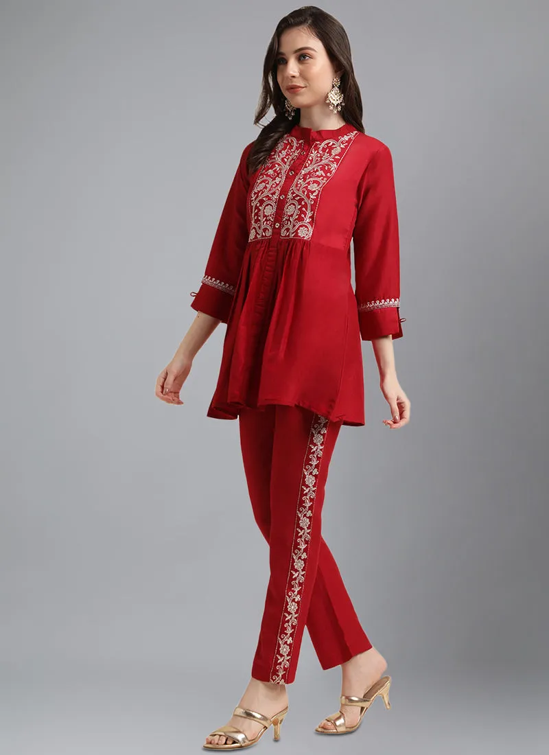 Chinon Kurta and Pant Set with Embroidery Work
