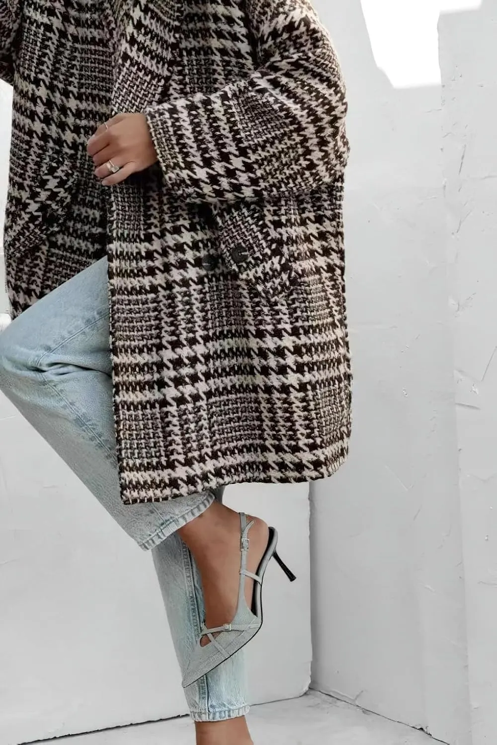 chouyatou Women Winter Houndstooth Wool Blend Coat Notch Lapel Loose Warm Mid Long Double Breasted Peacoat