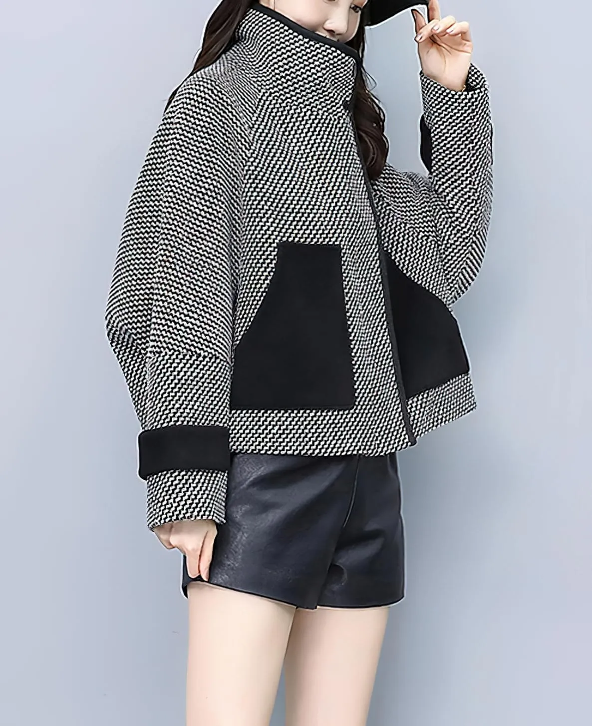 chouyatou Women's Casual Notched Collar Wool Blend Trench Coat Zip Up Wave Stripe Loose Short Blazer Coat