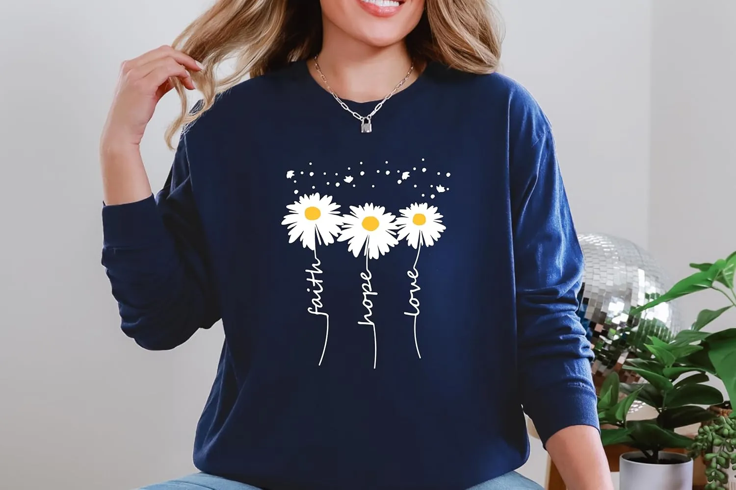 Women Crewneck Daisy Print Long Sleeve Sweatshirts Faith-Hope-Love Graphic Tops Regular Fit Sweatshirt